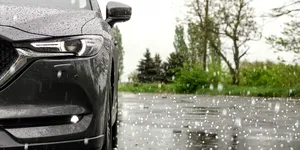 2025: Este legal să circuli cu anvelope de vară dacă plouă cu grindină? Care ar putea fi amenda