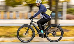 Este obligatorie casca pentru bicicliști? Ce obligații au cei care circulă cu bicicleta pe drumurile publice