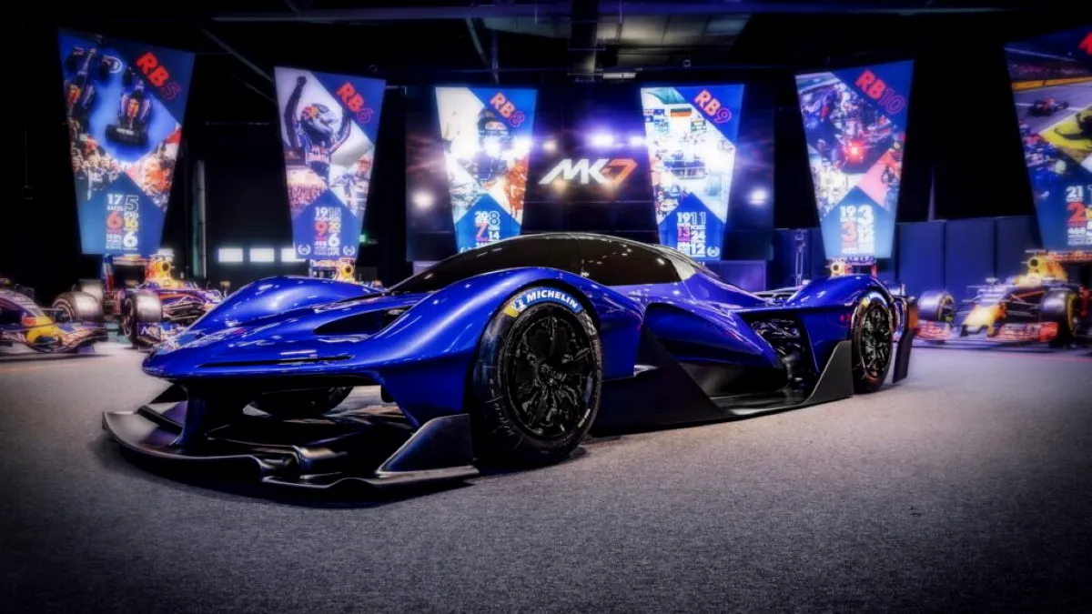 Hypercar-ul Red Bull RB17 a debutat oficial. Creația lui Adrian Newey este propulsată de un V10 natural aspirat - GALERIE FOTO