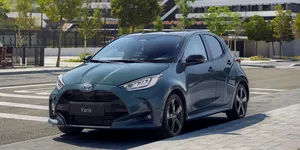Toyota pregătește o revizuire majoră pentru Yaris. Modelul va încerca să mulțumească și clienții de hibride, și pe cei de mașini electrice