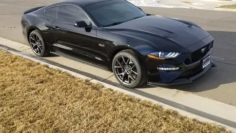 Un Ford Mustang GT a fost avariat de dealer, chiar înainte de a fi livrat clientului - GALERIE FOTO