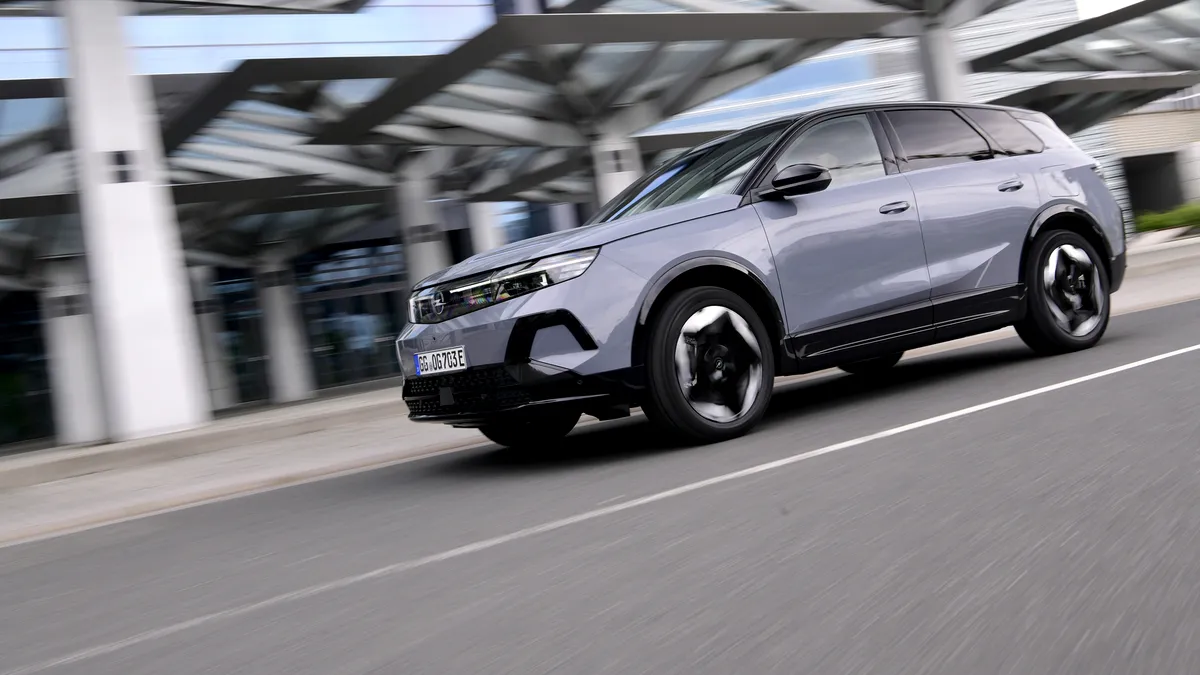 Opel Grandland, acum în versiune pur electrică și tracțiune integrală. 325 CP și până la 500 km autonomie