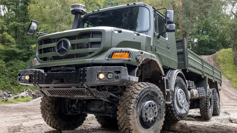 Mercedes-Benz și Volkswagen ar putea produce vehicule militare. Constructorii germani se uită spre industria de apărare