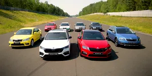 Škoda Octavia împlinește 30 de ani. Prima generație modernă a modelului apreciat de români a ieșit pe porțile fabricii din Cehia în 1996