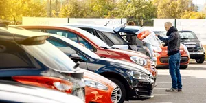 2025: Cât timp ai la dispoziție să faci transcrierea auto și ce amendă primești dacă întârzii