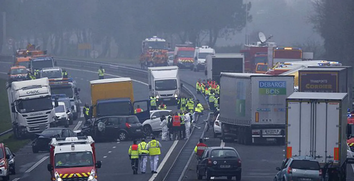 Atenţie la ceaţă. Iată ce carnagiu a făcut în Franţa [VIDEO]