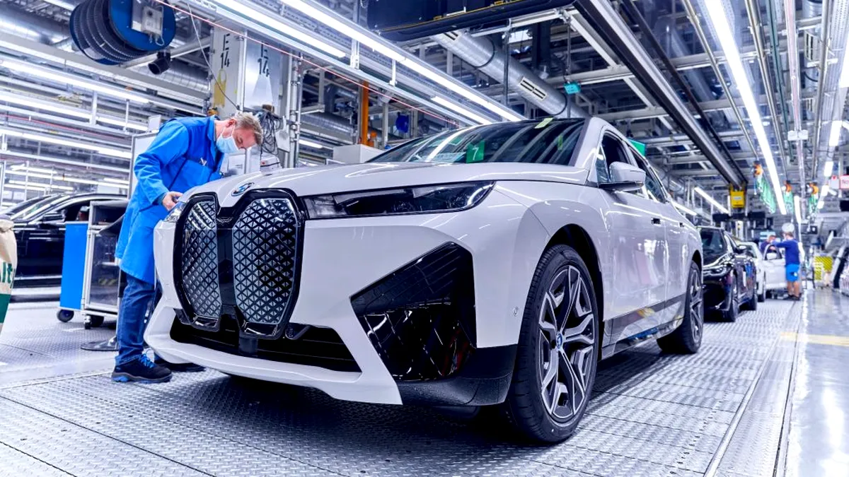 Producţia lui BMW iX a început la uzina din Bavaria. Cât va costa modelul electric în România și când se lansează?