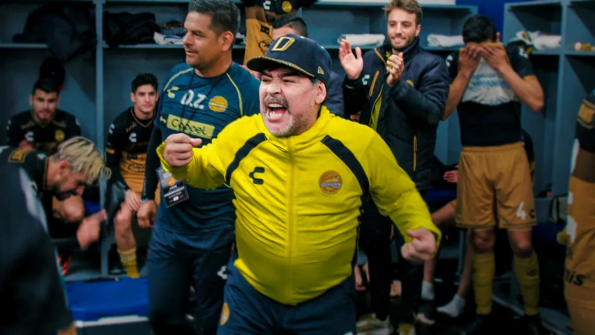 Ce mașină are Maradona, și ce poate face cu ea? VIDEO