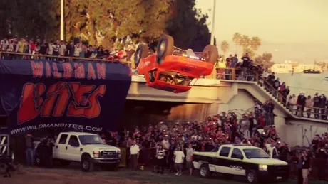 Barrel-roll extrem cu o camionetă. VIDEO