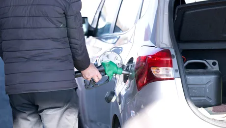 Motorina ajunge la 9 lei/litru! La ce preț se vinde acum benzina, în România