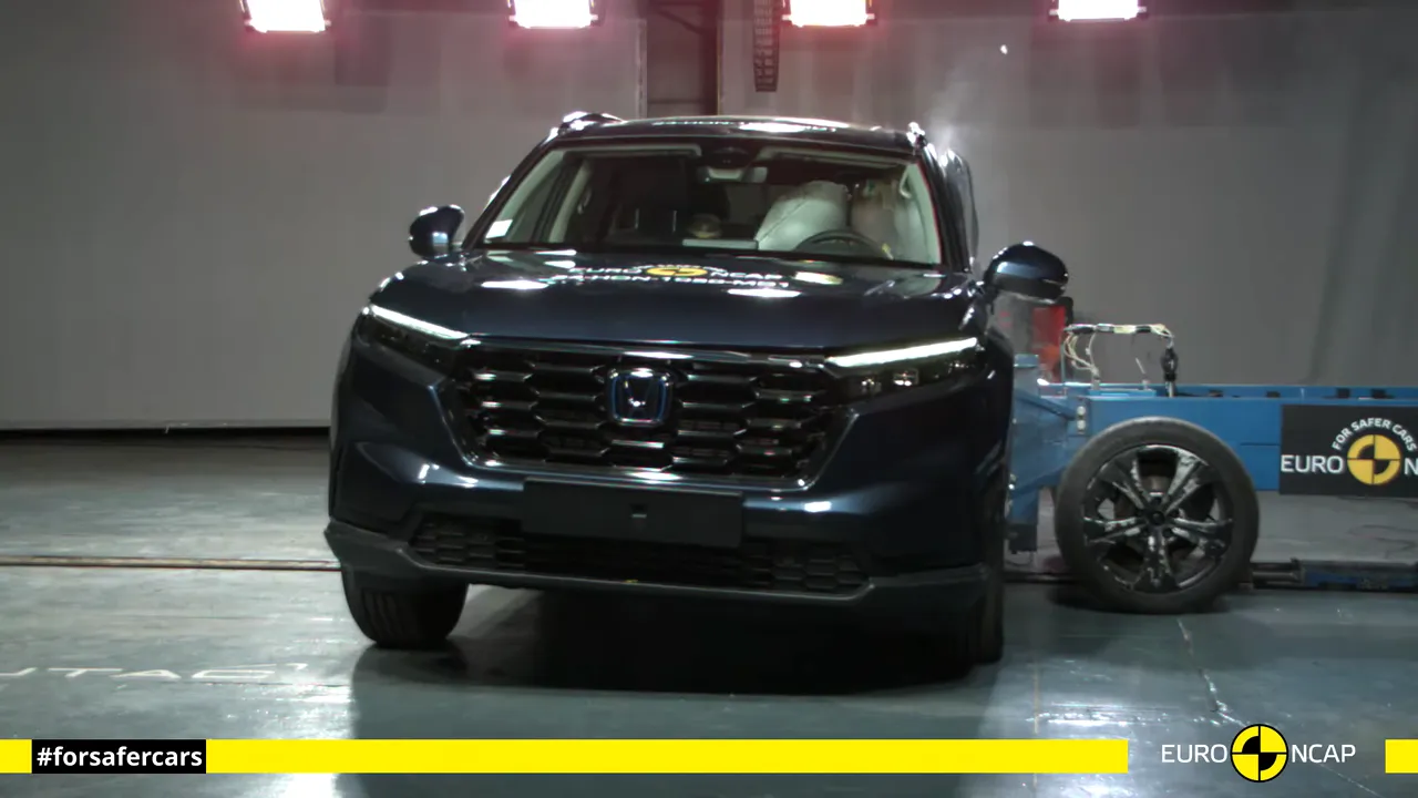 noua-toyota-c-hr-obtine-5-stele-la-testele-euro-ncap-honda-cr-v-a-primit-doar-4 