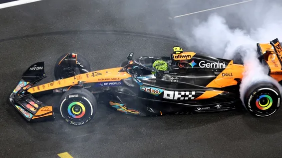 Designul creat special de fani pentru Velo si echipa McLaren de Formula 1 în centrul atenției, în timp ce Lando Norris câștigă Campionatul Mondial al Piloților 2025 în Abu Dhabi
