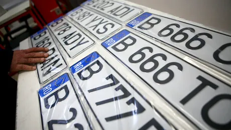 Numerele auto între YAD şi SEX. JOS e interzis, SUS e permis, COW n-ai voie, BOU ajunge pentru toţi
