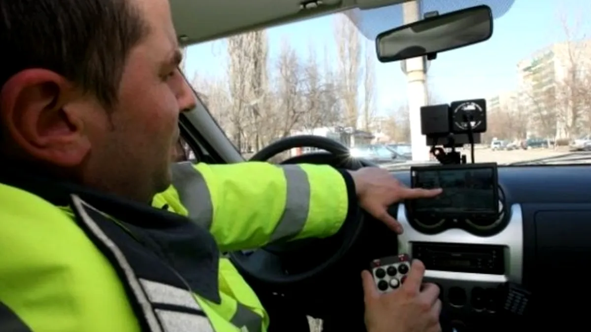 Inconştienţă! Un tânăr s-a filmat în timp ce zbura pe autostradă [VIDEO]