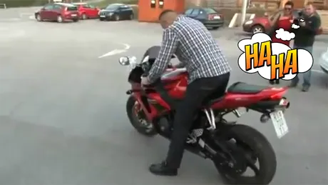 VIDEO: Un motociclist grandoman are parte de o zi proastă