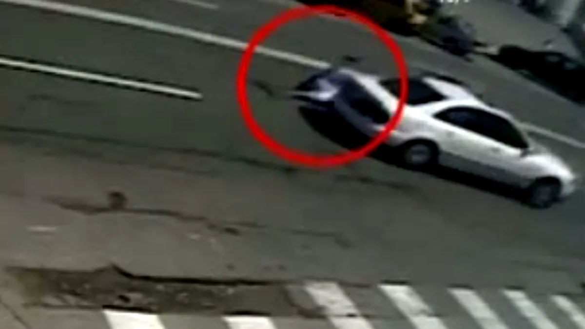 Poliţist târât zeci de metri de un şofer care nu a vrut să se legitimeze | VIDEO