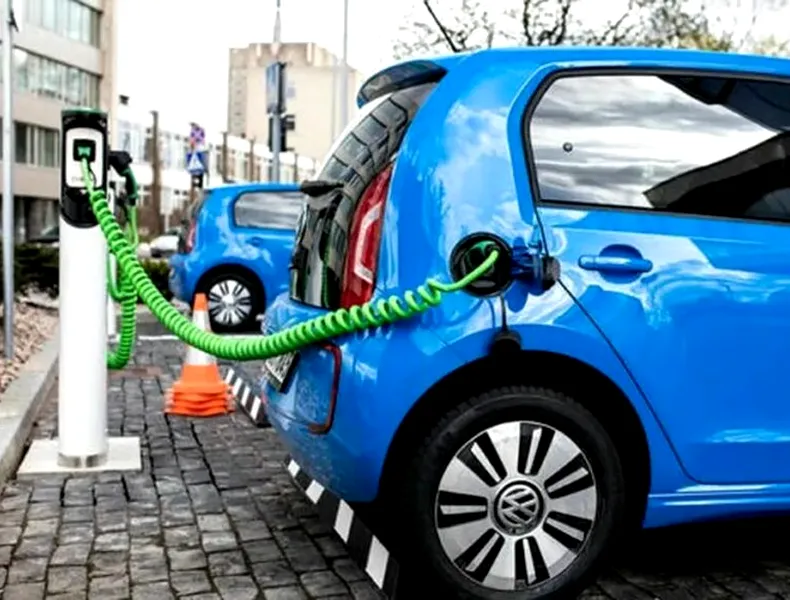 Vești proaste pentru autorități: din 60 în 60 de km trebuie instalate stații de reîncărcare rapidă de cel puțin 150 kW