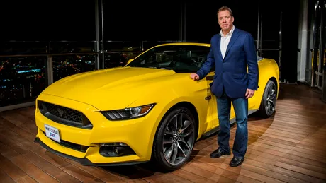 Cum urci un Ford Mustang pe cea mai înaltă clădire din lume? Simplu: îl construieşti