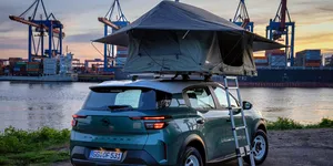 Pentru amatorii de excursii în aer liber – Opel Frontera poate fi echipat cu un cort ce se montează pe plafon