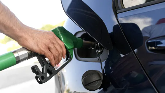 Benzina premium folosește la ceva sau e doar un mit? Când devine dăunătoare și cât costă în 2025