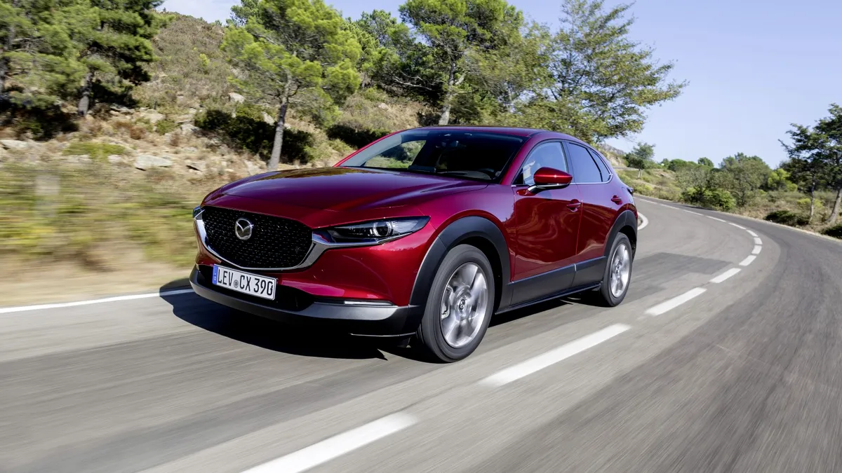 Mazda CX-30 va oferi standard sistem de tracțiune integrală