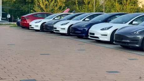 Tesla a livrat un număr record de automobile electrice