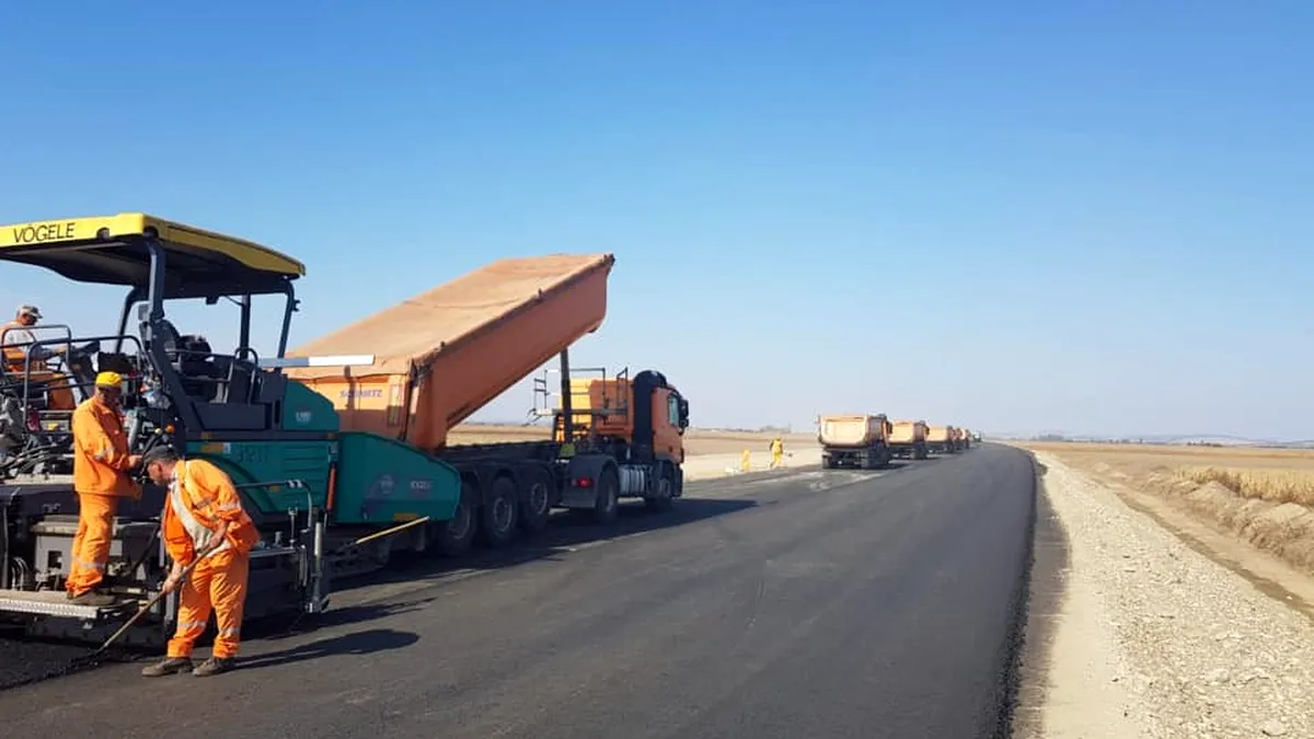 Ministrul Cuc anunţă primii kilometri de asfalt turnaţi pe centura Bacăului, parte din Autostrada Moldovei - VIDEO