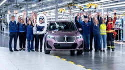 <span class='prepend'>Foto |</span> BMW a produs autoturismul cu numărul nouă milioane. Modelul simbolic este un BMW iX1