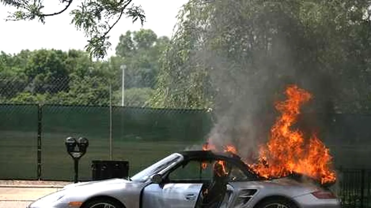 Porsche 911 Turbo în flăcări