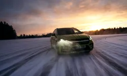 SUV-ul electric Skoda Enyaq a bătut toate recordurile la categoria drift pe gheață – VIDEO