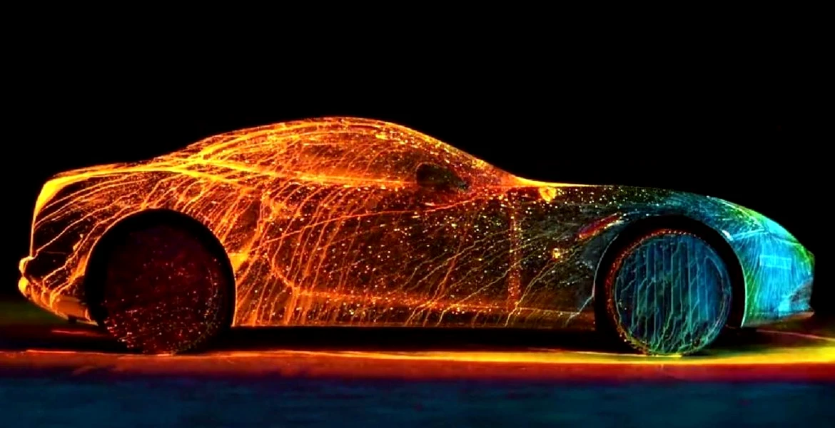 Ferrari California T îşi etalează formele în lumină UV