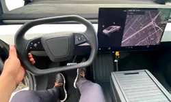 Imagini cu interiorul noii Tesla Cybertruck. Camioneta electrică beneficiază de un ecran uriaș