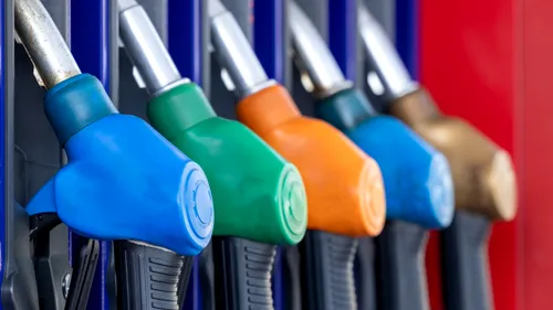 Se scumpește carburantul! Cât va costa, de la 1 august, un plin de carburant pentru o Dacia Logan