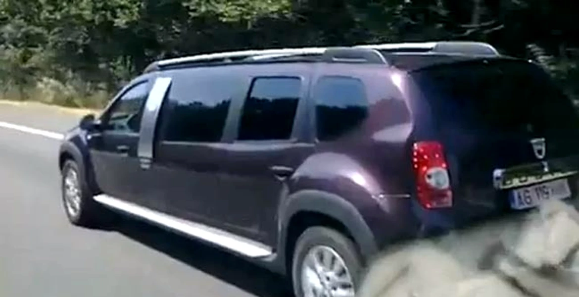 VIDEO: ”limuzina” Dacia Duster birou mobil a fost surprinsă în realitate, pe autostradă!
