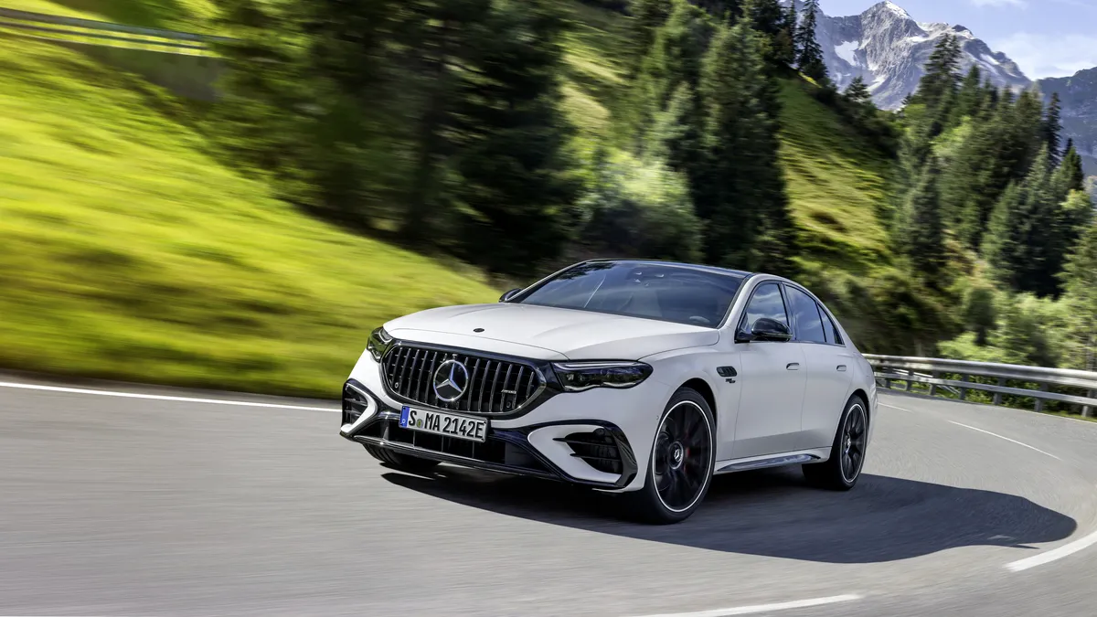 Mercedes-AMG E53 Hybrid debutează cu 585 CP. Va fi disponibilă și o versiune break - GALERIE FOTO