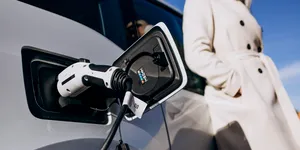 România depășește 10.000 de stații de încărcare pentru mașini electrice, dar plata și autentificarea rămân o provocare