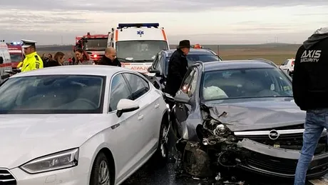 Traficul este blocat pe A1 Deva-Nădlac, în urma unui accident. Trei persoane au fost rănite