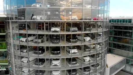 Volkswagen ID.3 a sărbătorit debutul producției la „Fabrica Transparentă” din Dresda