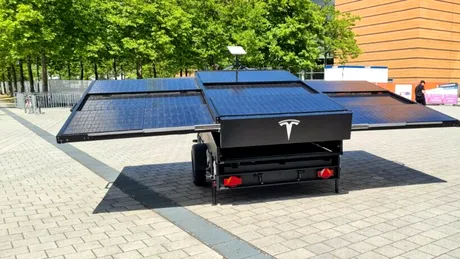 Tesla a prezentat o remorcă dotată cu panouri solare