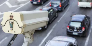 Camere video pentru depistarea celor care stau pe telefon la volan. Anunțul făcut de CNAIR