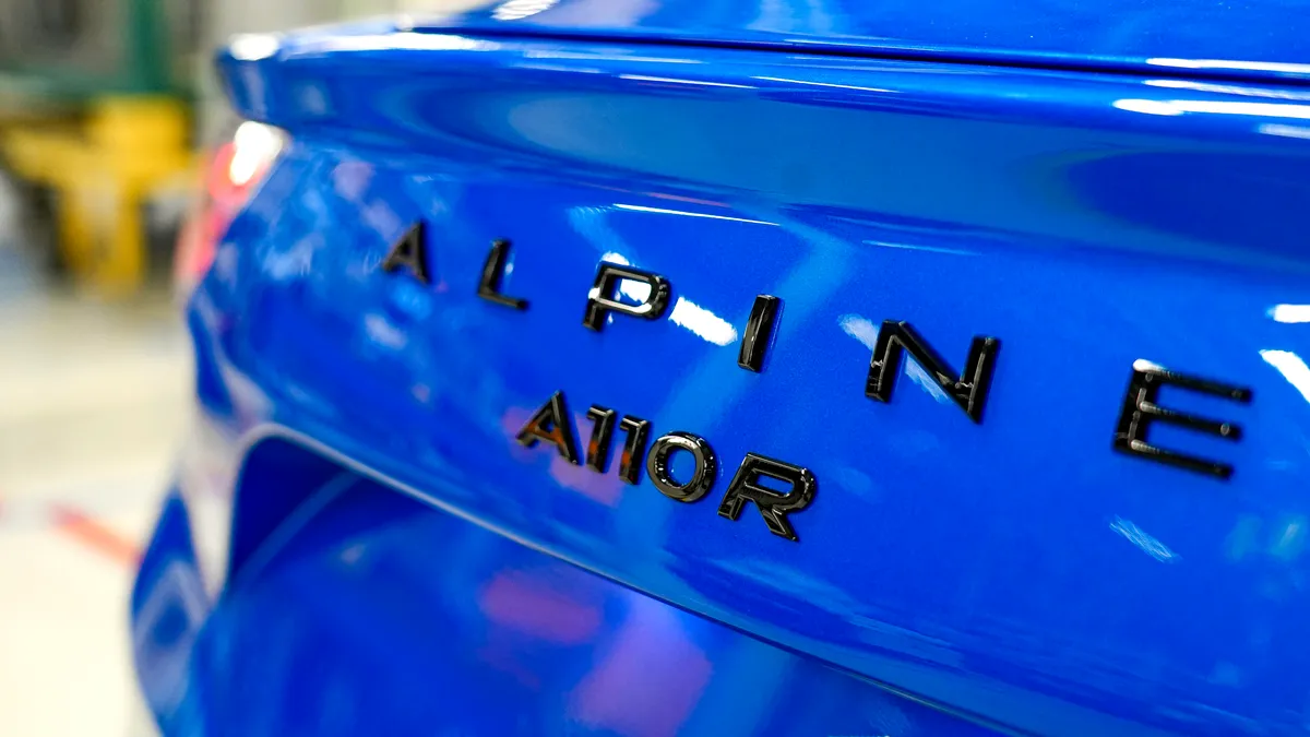 Final de drum pentru actuala generație de Alpine A110. Aceasta s-a produs în peste 35.000 de unități