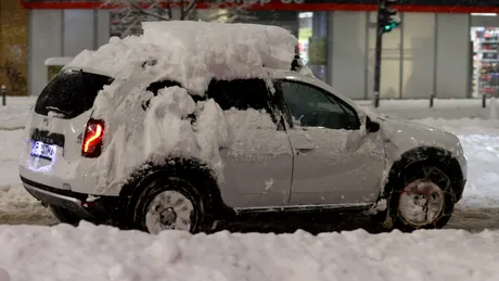 Șoferii care nu își curăță mașinile de zăpadă vor fi amendați. Codul Rutier 2026 prevede sancțiuni uriașe