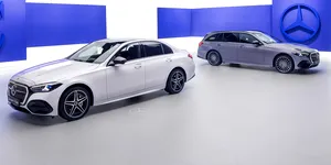 <span class='prepend'>Foto |</span> Mercedes-Benz Clasa C capătă un facelift, aliniat cu versiunea sa electrică. Cum arată rivalul pentru BMW Seria 3?