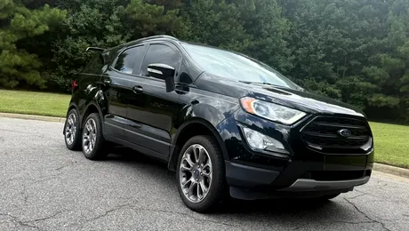 Un Ford EcoSport a fost transformat într-un monstru cu 6 roți. Consumul afișat surprinde