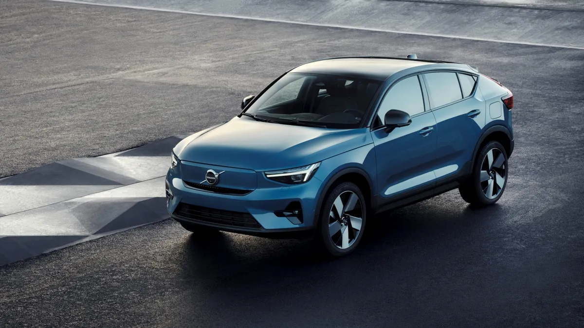 Volvo C40 este noul SUV-coupé electric lansat de suedezi