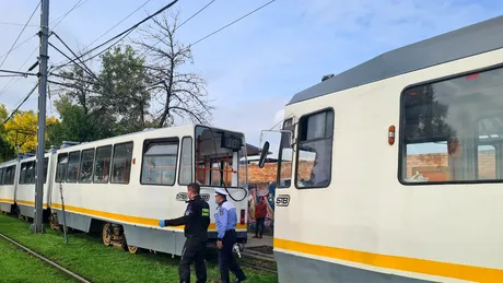 Două tramvaie s-au ciocnit în București. Patru persoane au fost rănite