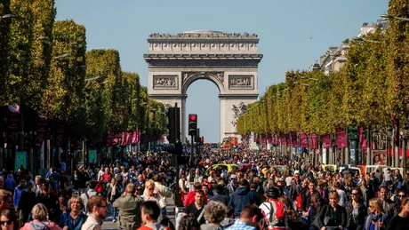 Cum a arătat centrul Parisului în ziua în care maşinile au fost interzise [VIDEO]