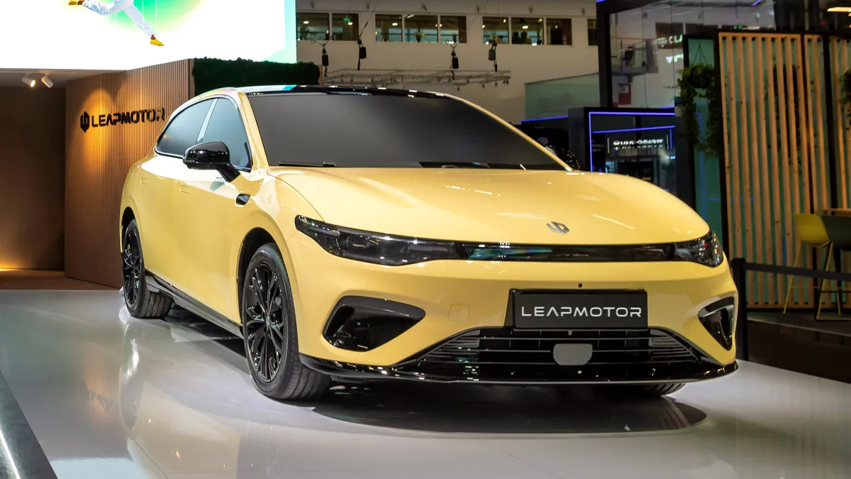 Volkswagen Golf are un nou rival, iar acesta vine direct din China