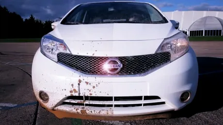 VIDEO: Nissan a creat maşina care nu se murdăreşte niciodată