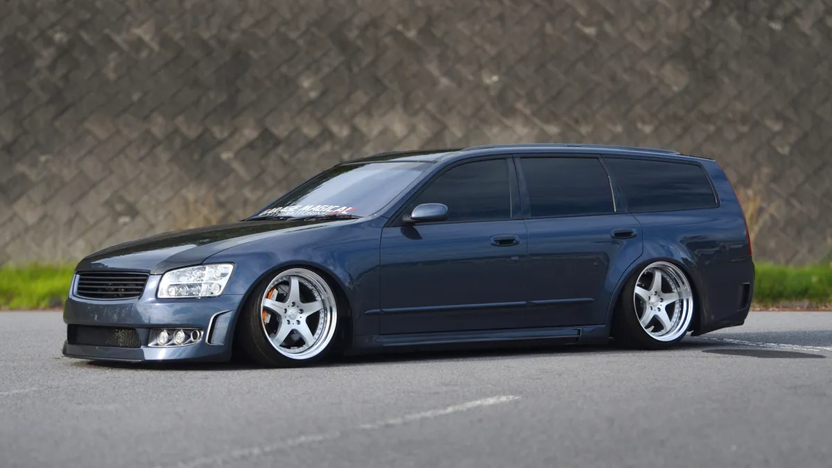 Tuning în stil asiatic pentru Nissan Stagea